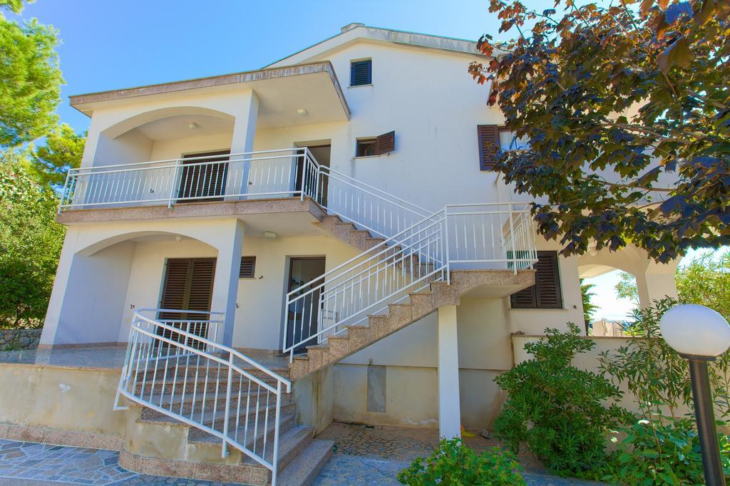 Apartments Vlatko Krk Town Esterno foto